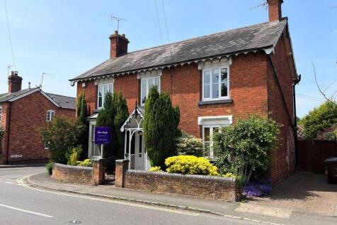 High Street, Belbroughton DY9 4 bed semi