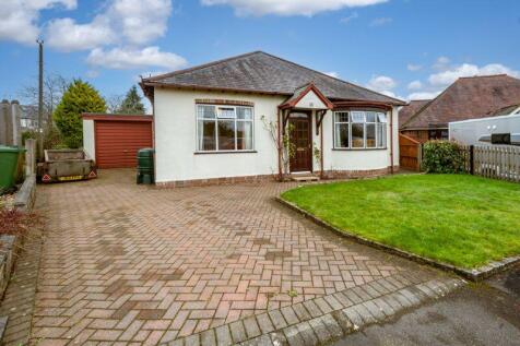 The Crescent, Hagley DY8 4 bed bungalow for sale