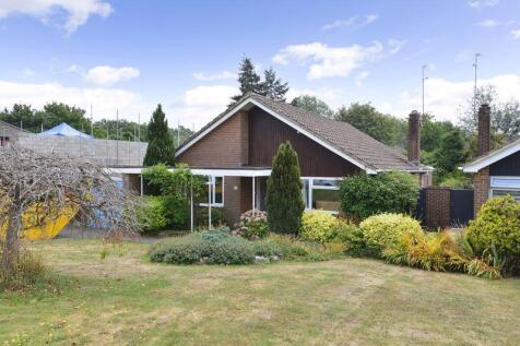 Summerlands, Cranleigh 3 bed detached bungalow for sale