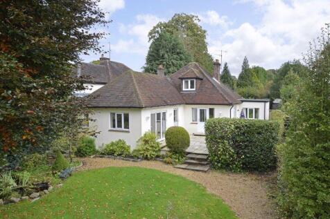 Guildford Road, Shamley Green 3 bed detached house for sale