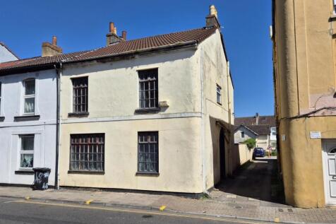 5 bedroom end of terrace house for sale