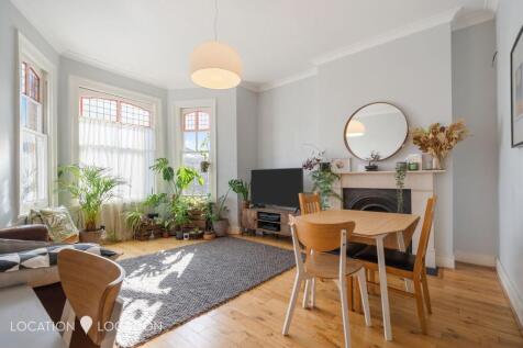 Osbaldeston Road, London, N16 2 bed flat for sale