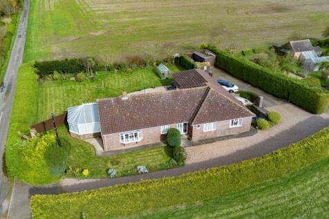 4 bedroom detached bungalow for sale