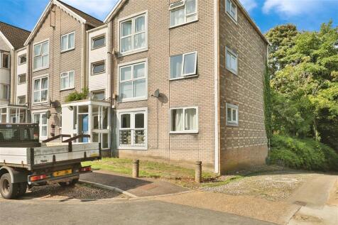 2 bedroom ground floor flat for sale