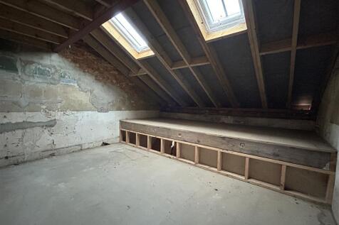 2 bedroom ground floor flat for sale