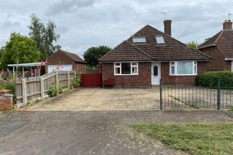 St. Peters Close, Stowmarket IP14 5 bed detached bungalow for sale