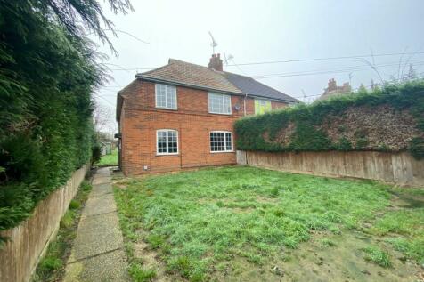 Stowupland Road, Stowmarket IP14 3 bed semi