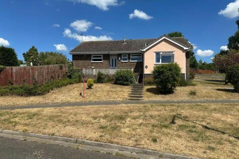 Underhill, Stowmarket IP14 2 bed detached bungalow for sale