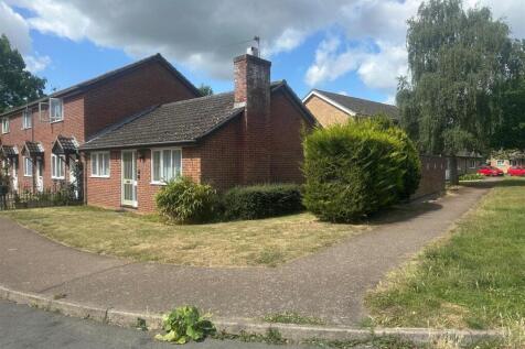 Rowan Green, Bury St. Edmunds IP30 2 bed terraced bungalow for sale
