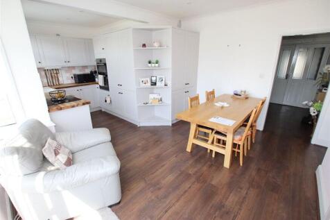 Turpins Avenue, Holland on Sea... 3 bed semi