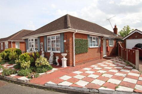 Greenview Park, Great Clacton... 3 bed detached bungalow for sale