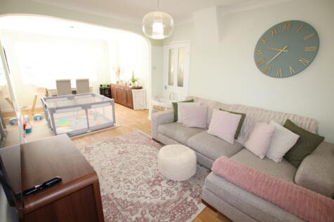 Watson Road, Clacton on Sea, CO15 3 bed semi