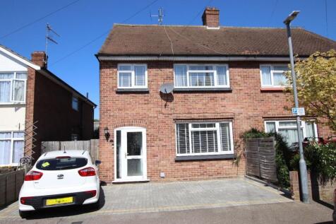 Watson Road, Clacton on Sea, CO15 3 bed semi