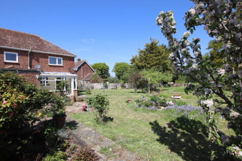 Byng Crescent, Thorpe le Soken, CO16 3 bed semi