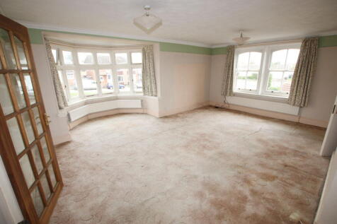 Holland Road, Clacton on Sea, CO15 2 bed flat for sale