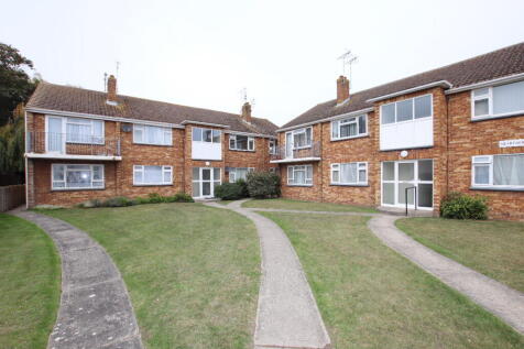 Mead Court, Herbert Road, CO15 2 bed flat for sale