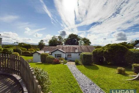 4 bedroom detached bungalow for sale