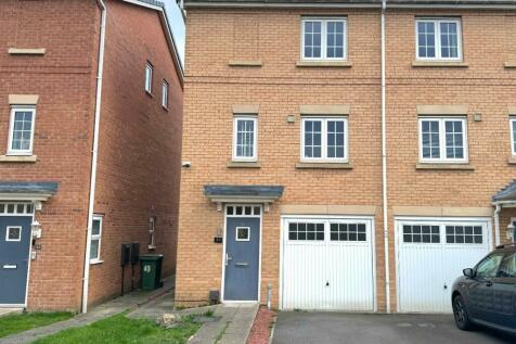3 bedroom town house for sale