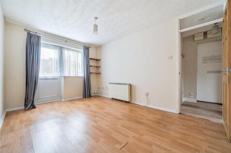 Eeklo Place, Newbury, Berkshire, RG14 1 bed apartment for sale