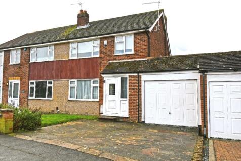 Lulworth Avenue, Goffs Oak EN7 4 bed semi