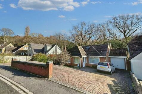 4 bedroom detached bungalow for sale