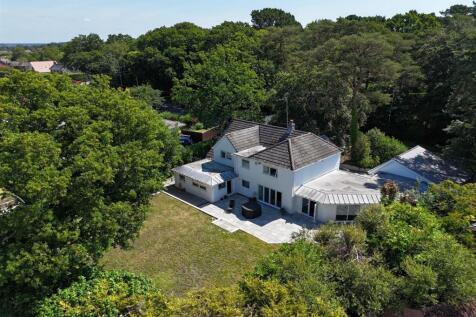 Corfe Mullen 4 bed detached house for sale