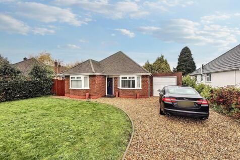 Corfe Mullen 3 bed detached bungalow for sale