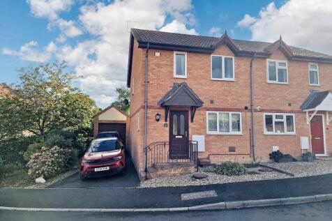 3 bedroom semi-detached house for sale