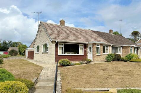 2 bedroom semi-detached bungalow for sale