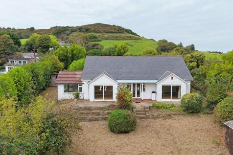 Morcombelake 2 bed detached bungalow for sale