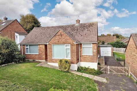 Bridport 2 bed detached bungalow for sale