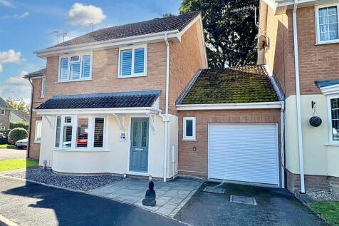 4 bedroom semi-detached house for sale