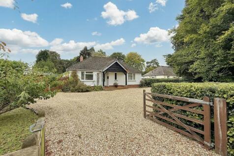 3 bedroom detached bungalow for sale