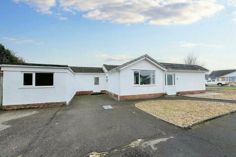 4 bedroom detached bungalow for sale