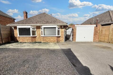 Ferndown 3 bed detached bungalow for sale