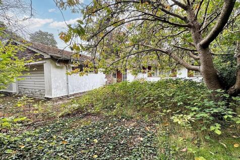 Ferndown 3 bed detached bungalow for sale