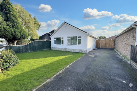 Ferndown 3 bed detached bungalow for sale