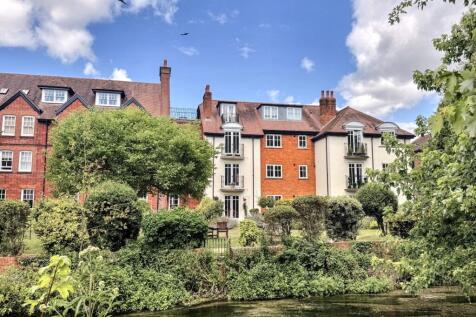 Salisbury City Centre 2 bed flat for sale