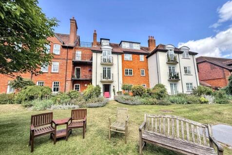 Salisbury City Centre 2 bed flat for sale
