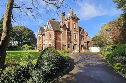 Branksome Wood Road 3 bed detached house for sale