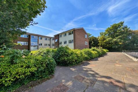 East Cliff 2 bed flat for sale