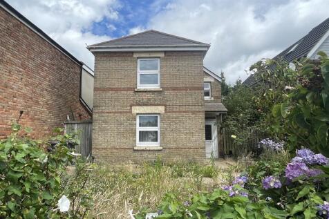 Winton 3 bed detached house for sale