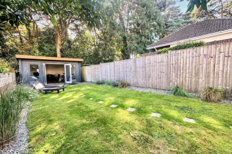 Queens Park 2 bed flat for sale