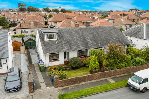 4 bedroom semi-detached bungalow for sale
