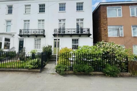 Willes Road, Leamington Spa 4 bed end of terrace house for sale
