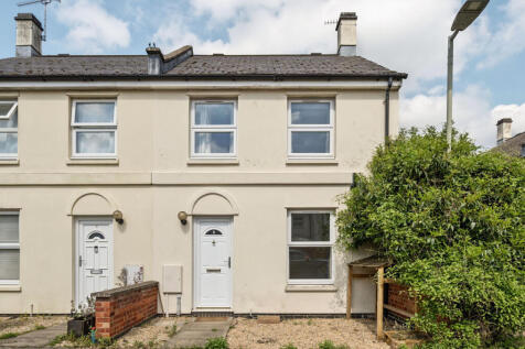 Royal Oak Mews, Cheltenham... 2 bed semi