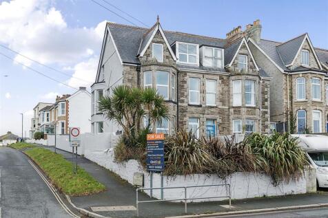 37 Mount Wise, Newquay TR7 2 bed flat for sale