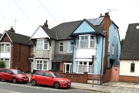 5 bedroom semi-detached house for sale