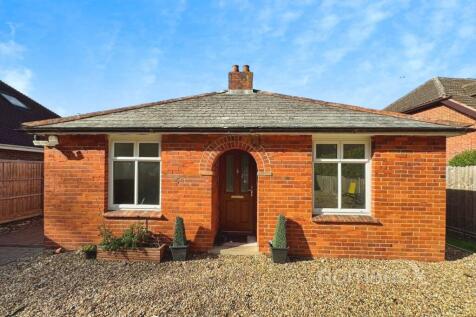 Reading Road, Chineham, Basingstoke 3 bed bungalow for sale