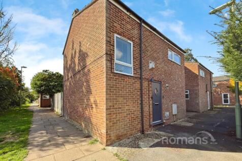 Cleaver Road, Basingstoke, Hampshire 3 bed semi